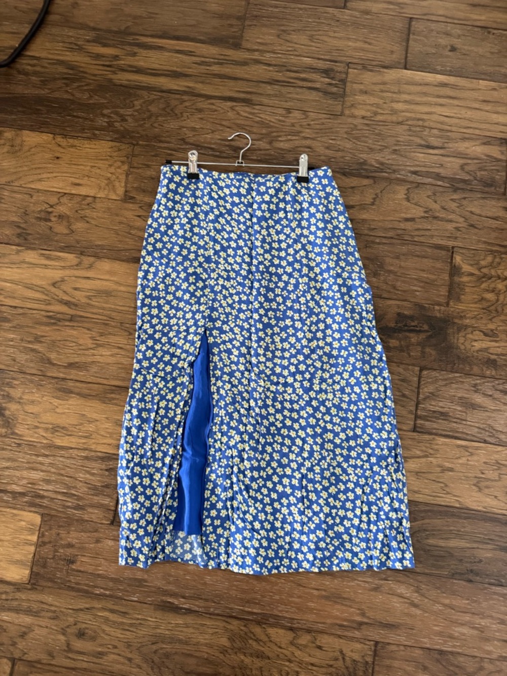 Maeve Anthropologie Lile Midi Skirt with Blue White Daisy Print